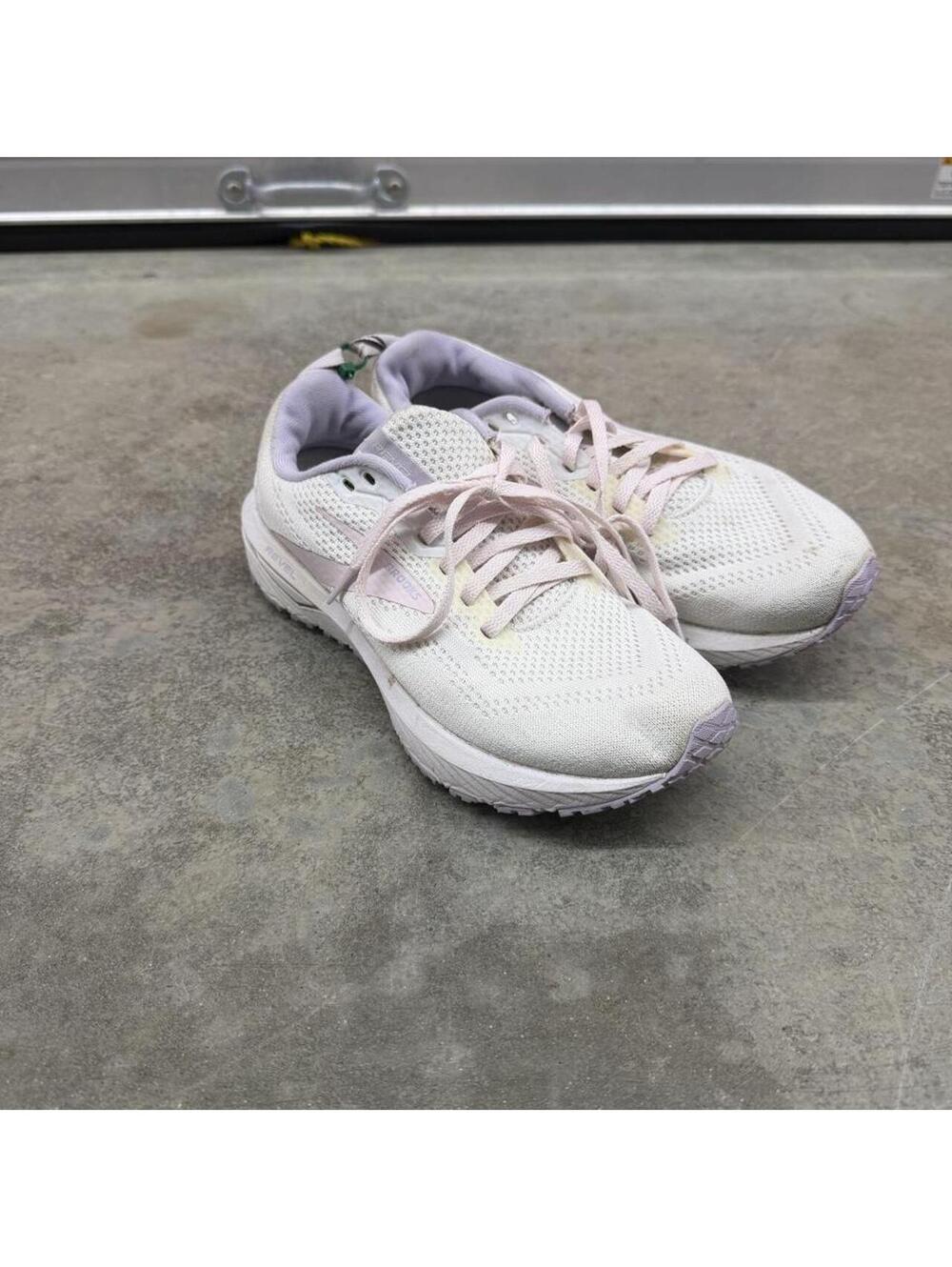 brooks revel 6 marshmallow pink and purple running gym shoes size 7 WOMENS